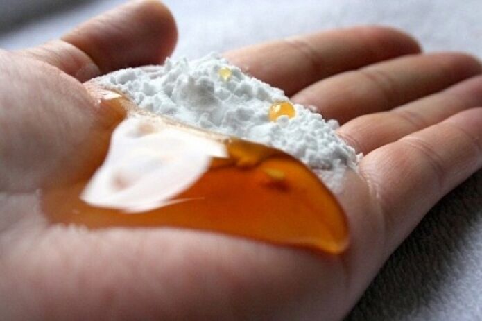 Baking soda with honey is a folk remedy for the enlargement of the male sexual organ. 